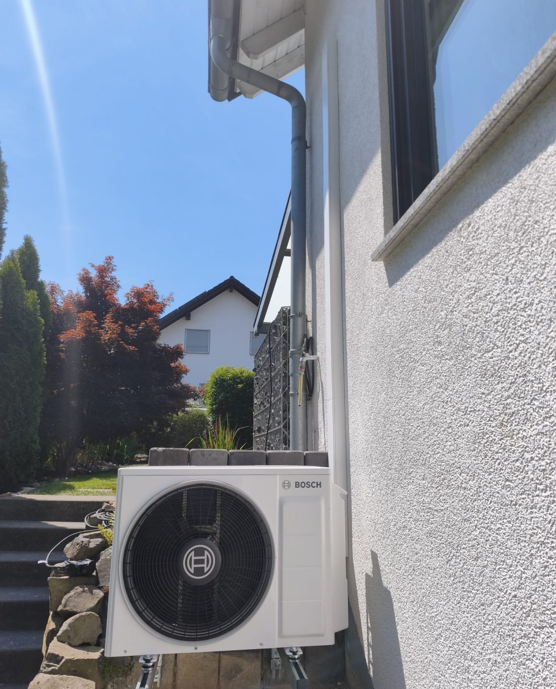 Bosch Split-Klimaanlage in einem Einfamilienhaus in Selters 2